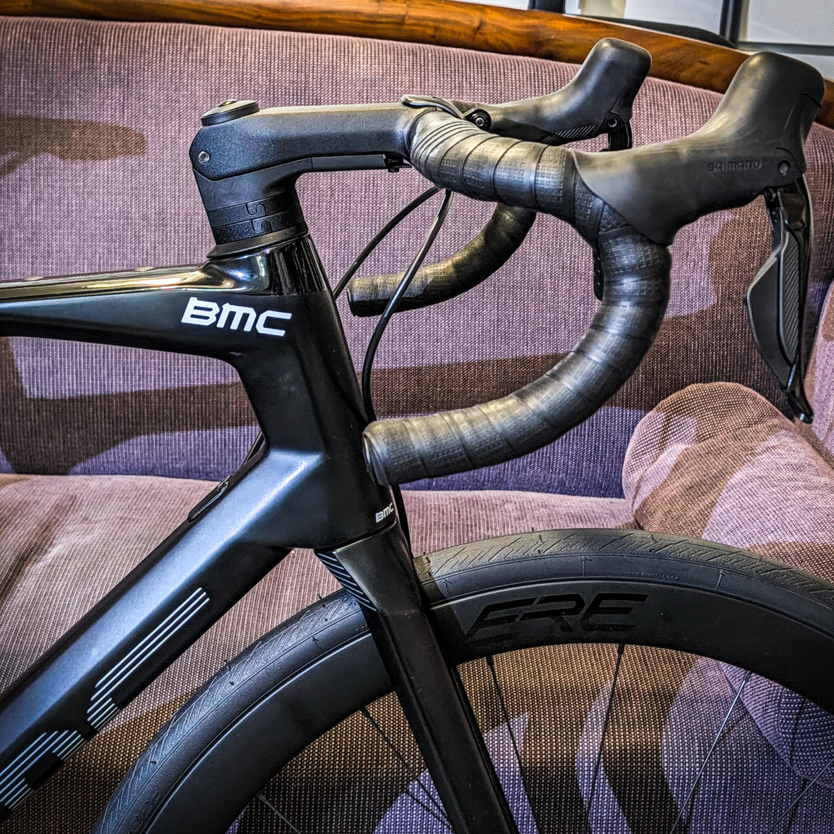 BMC Roadmachine 105 Di2 + Carbon wielset