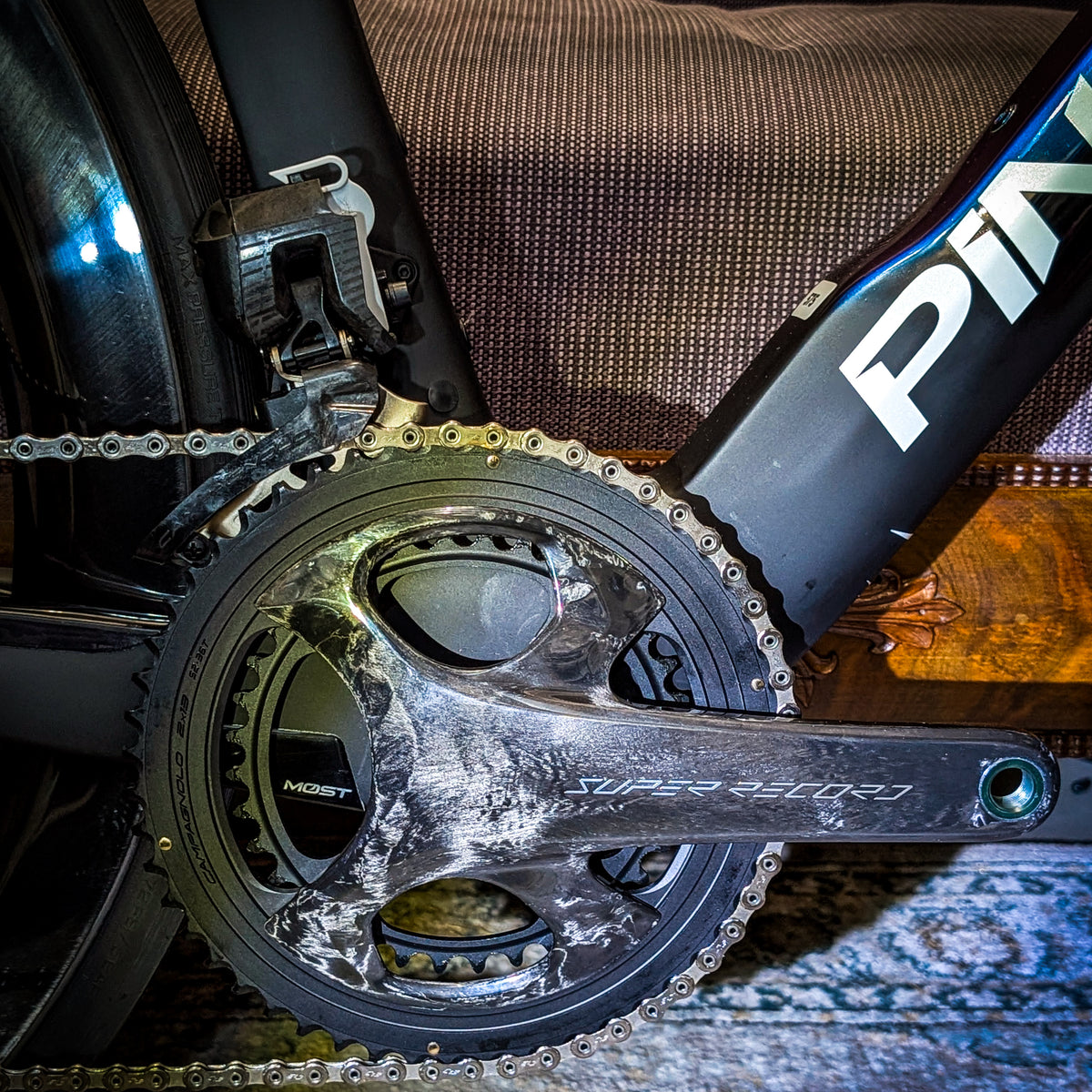 Pinarello Dogma F - Luxter Blue Shiny - Campagnolo Custom